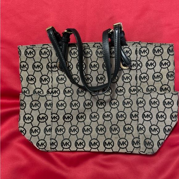 Michael Kors tote - Picture 1 of 4